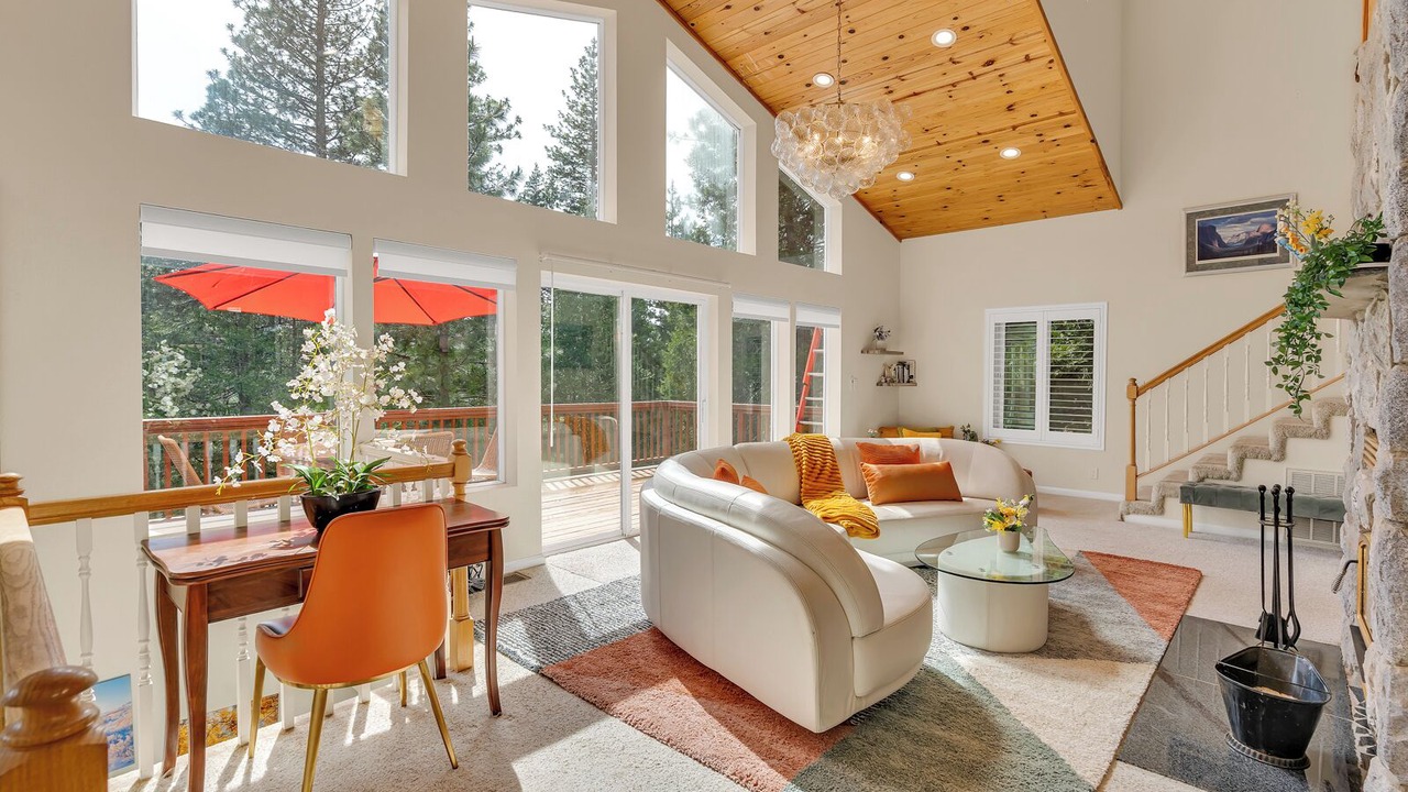 Photo of Livingroom in Yosemite West