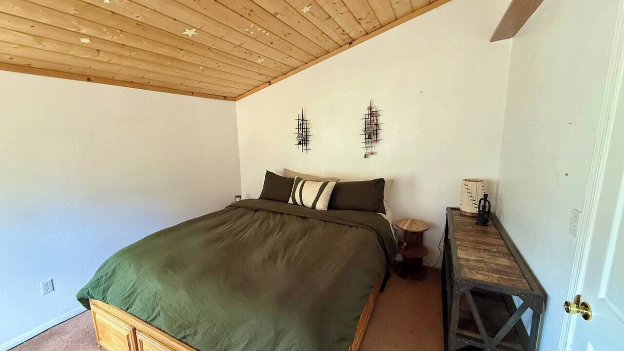 Photo of Bedroom in Inyokern