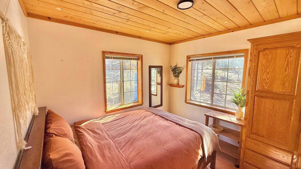 Photo of Bedroom in Inyokern