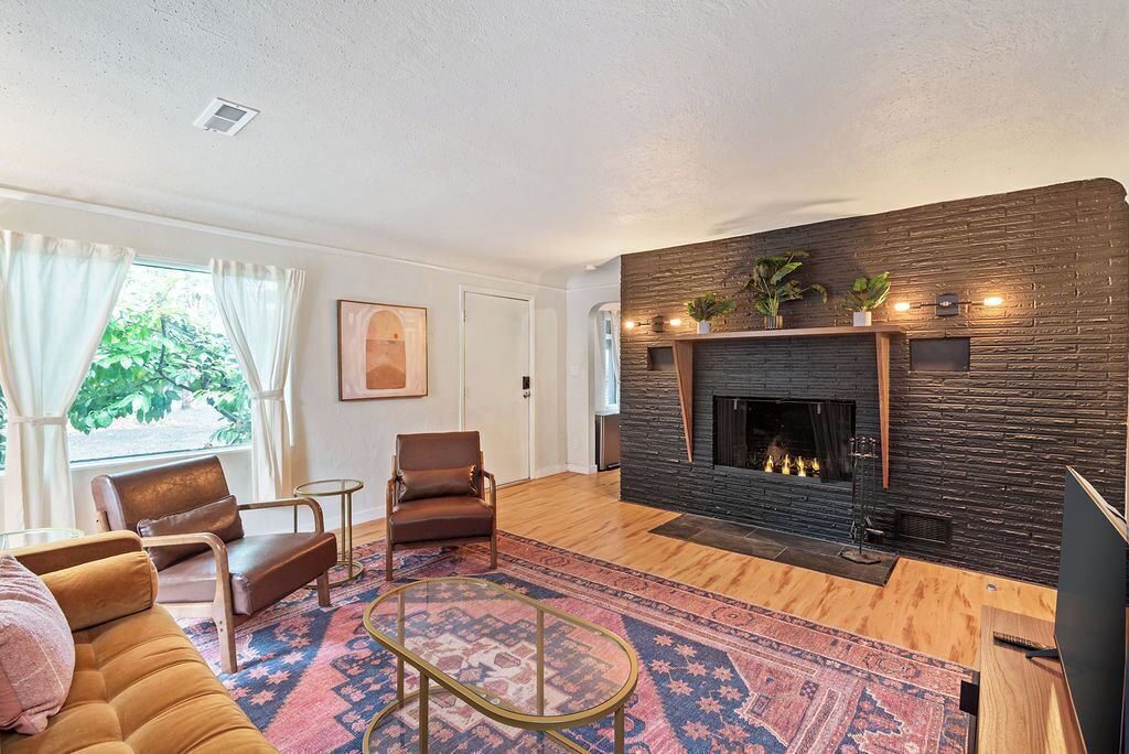Photo of Livingroom in Oak Grove