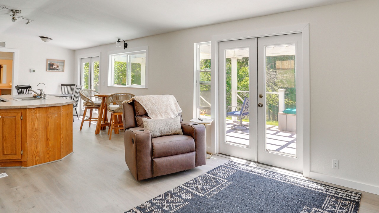 Photo of Livingroom in Douglas City