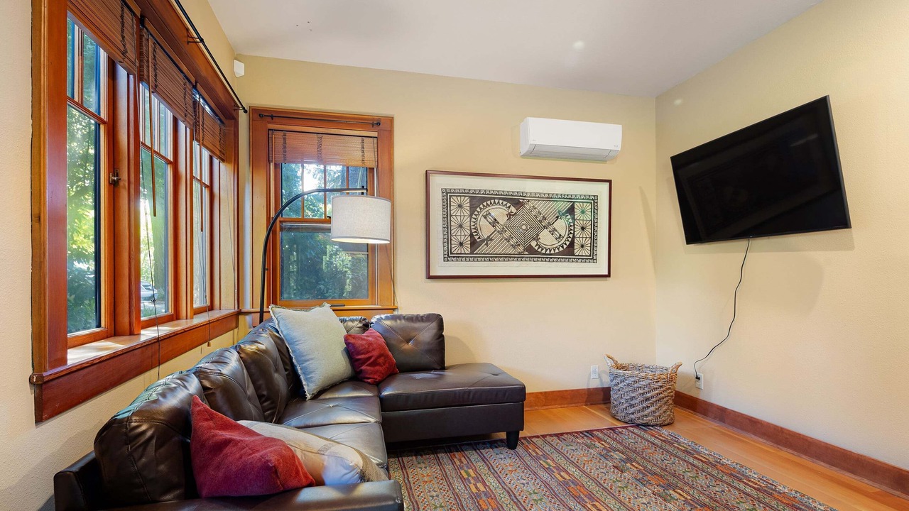 Photo of Livingroom in College Hill
