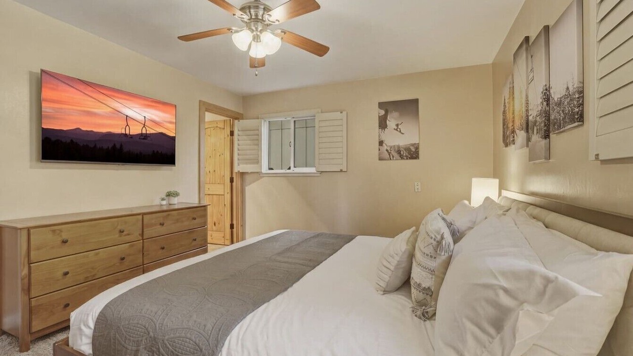 Photo of Bedroom in Tahoe Island