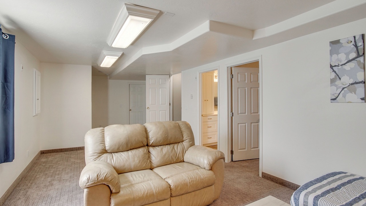 Photo of Livingroom in Enoch