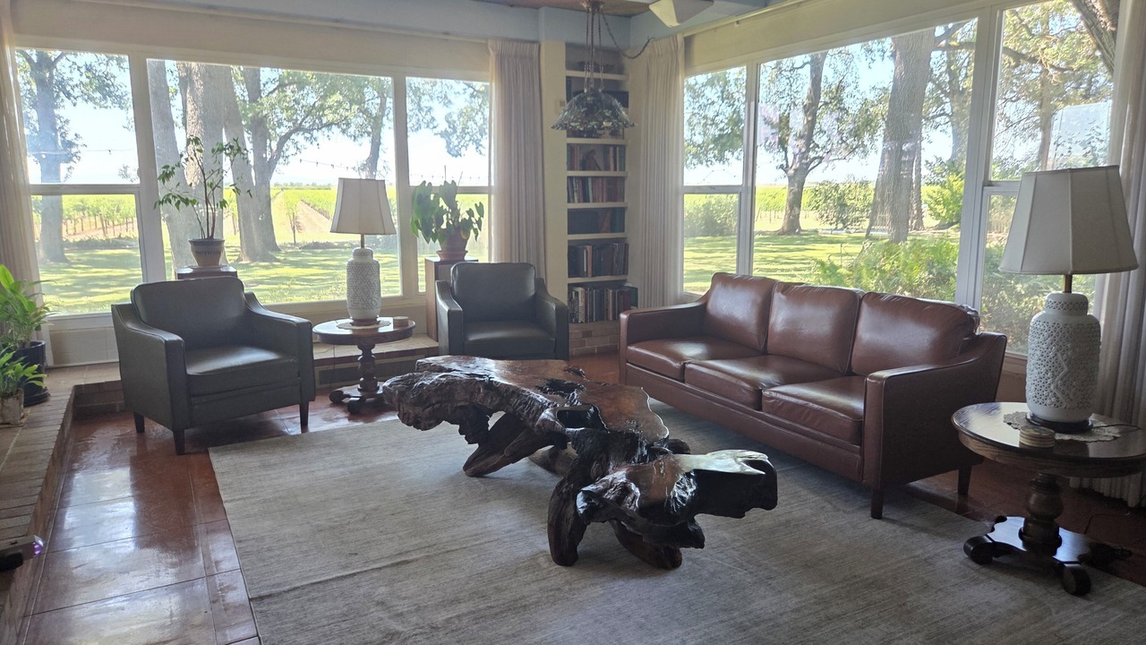 Photo of Livingroom in Clarksburg