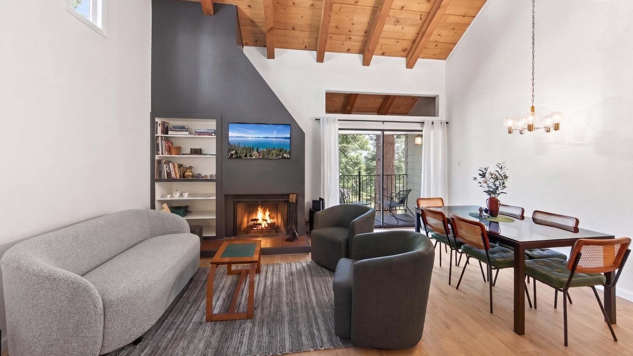 Photo of Livingroom in Carnelian Woods