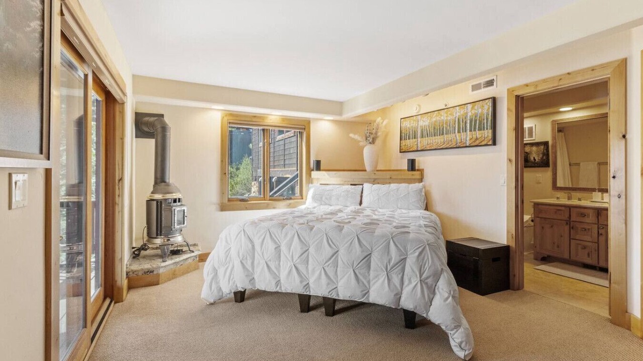 Photo of Bedroom in Crystal Bay