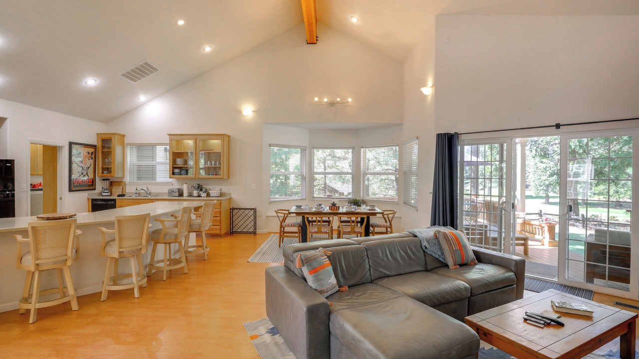 Photo of Livingroom in Bailey Creek