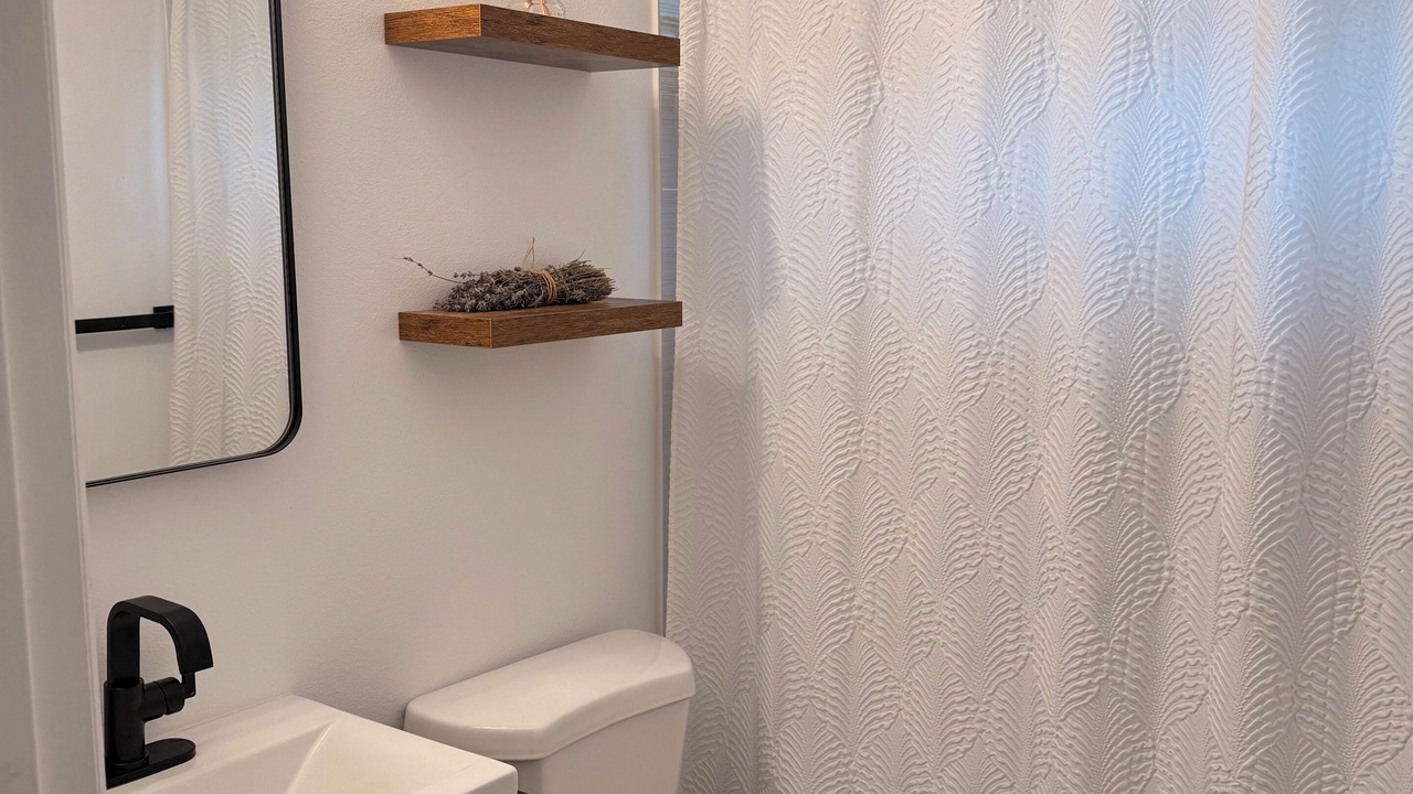Photo of Bathroom in Klamath Falls