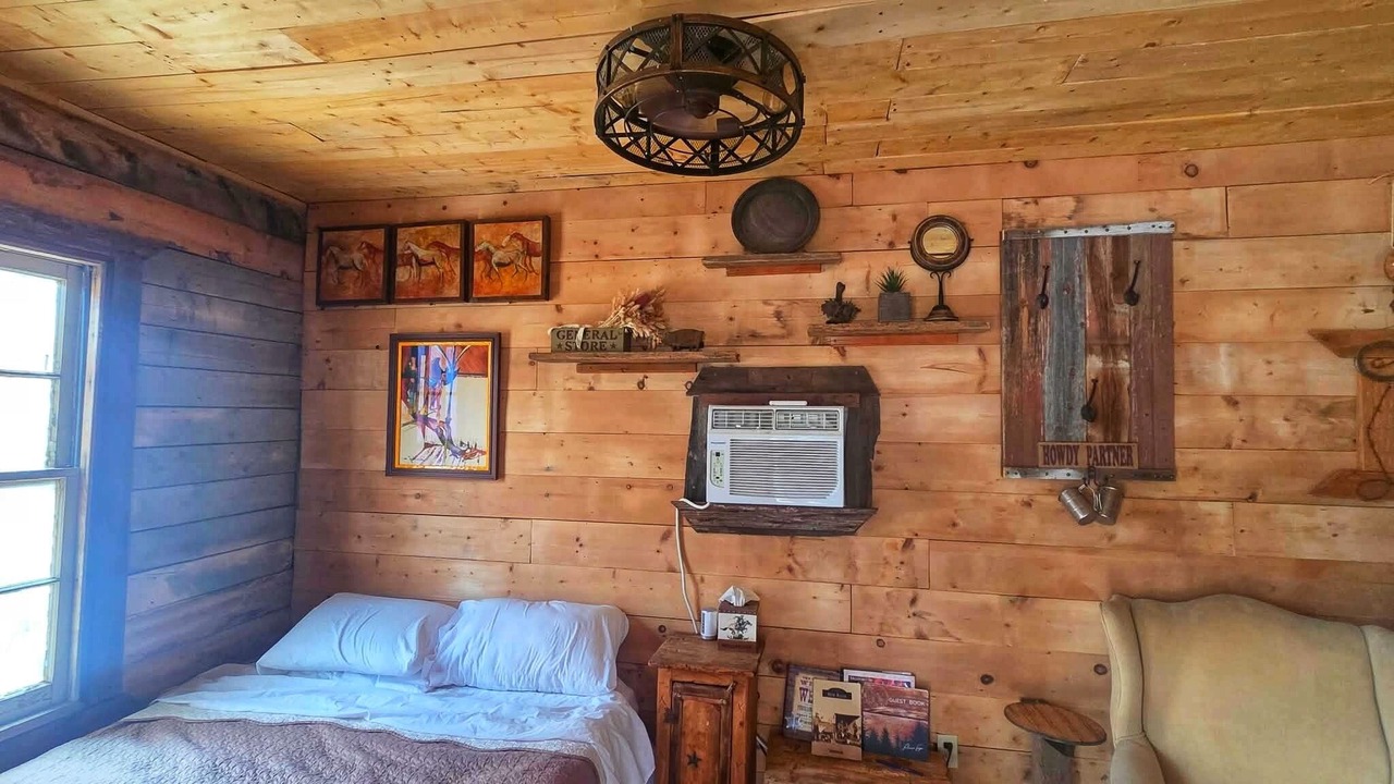 Photo of Bedroom in New River
