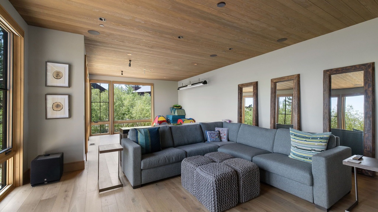 Photo of Bedroom in Lake Forest
