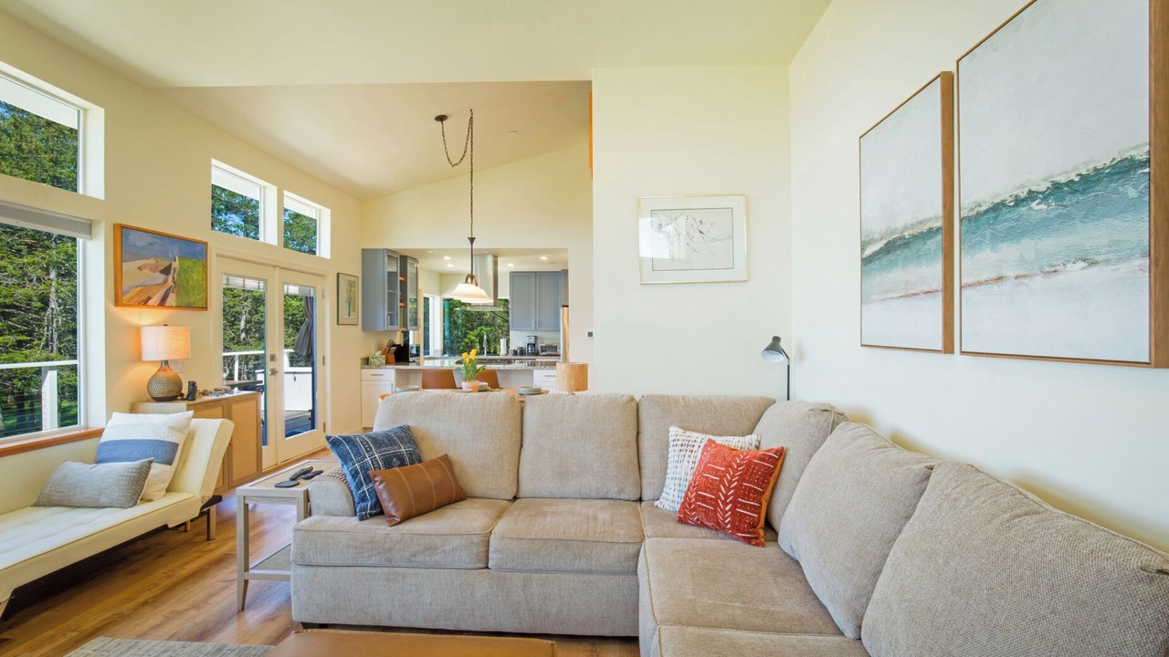 Photo of Livingroom in Shelter Cove