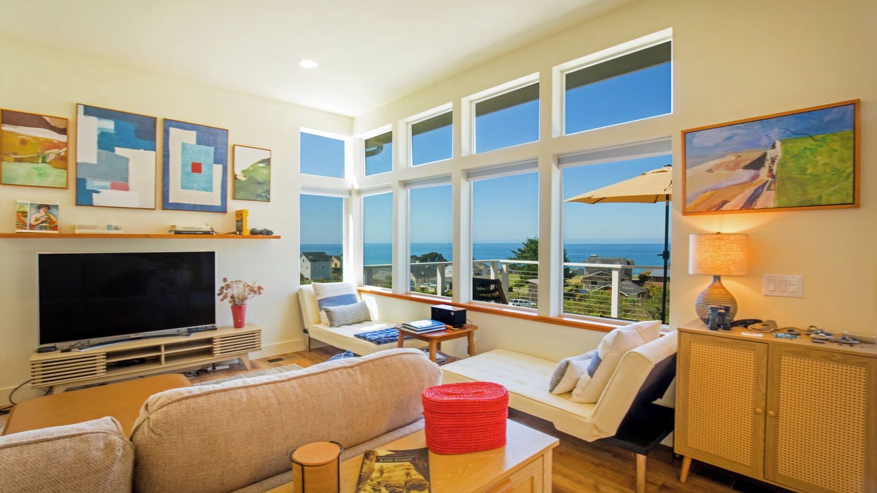 Photo of Livingroom in Shelter Cove