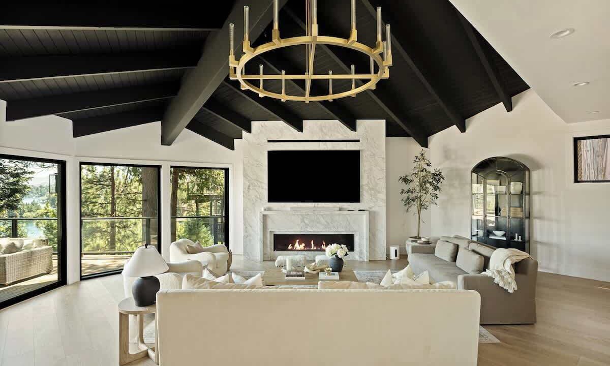 Photo of Livingroom in Blue Jay