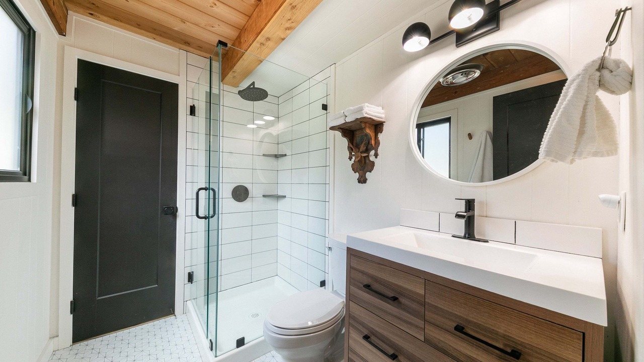Photo of Bathroom in Tahoma