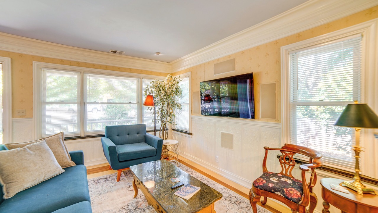 Photo of Livingroom in Cloverdale