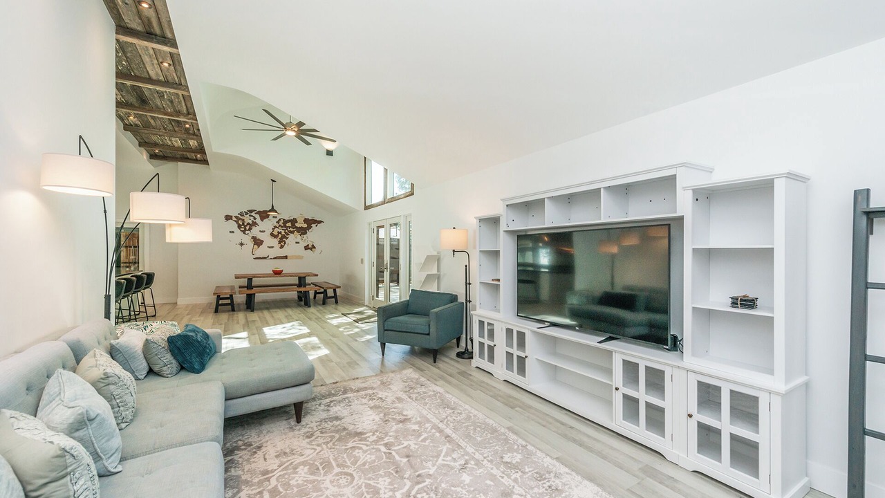 Photo of Livingroom in Graton