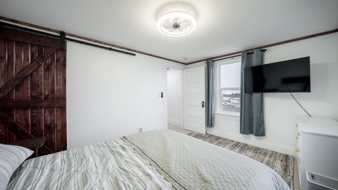Photo of Bedroom in Crescent City