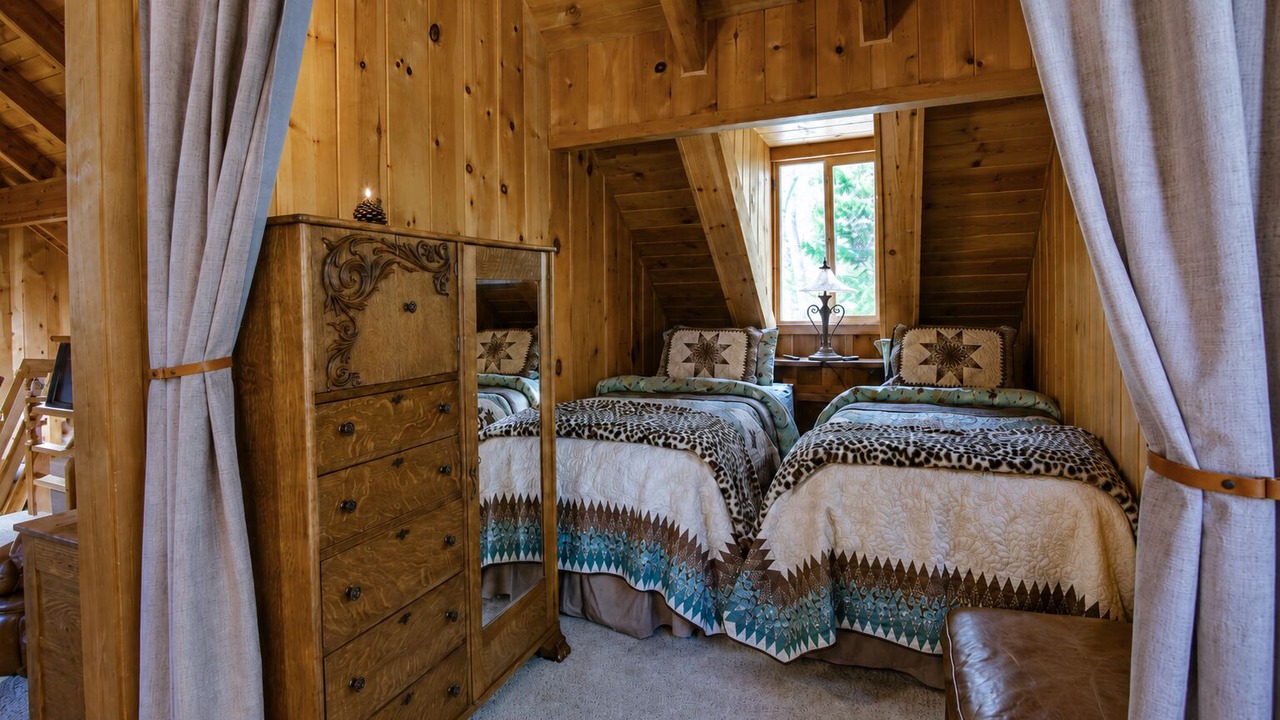 Photo of Bedroom in Shingletown