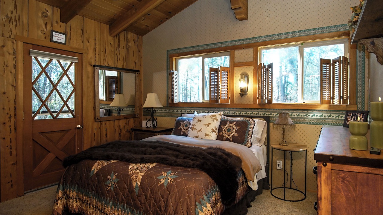 Photo of Bedroom in Shingletown