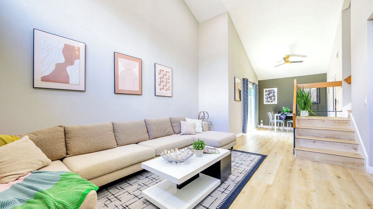 Photo of Livingroom in Cameron Hills