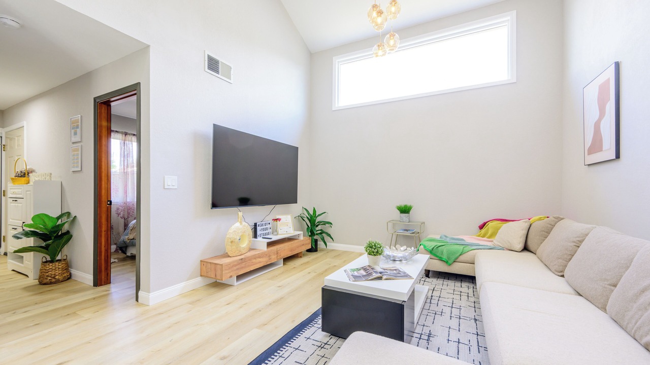 Photo of Livingroom in Cameron Hills