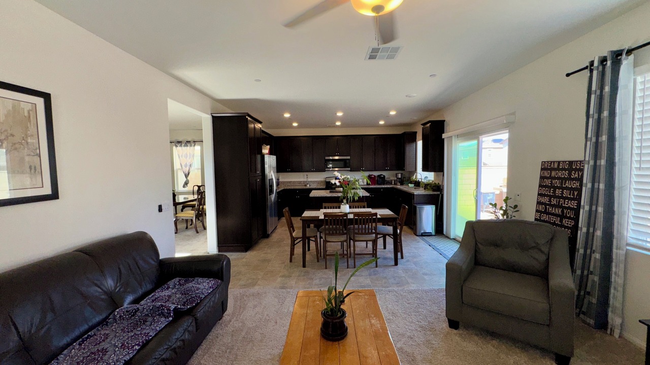Photo of Livingroom in Victorville