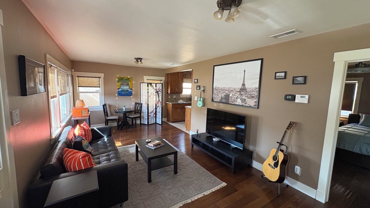 Photo of Livingroom in Circle Area