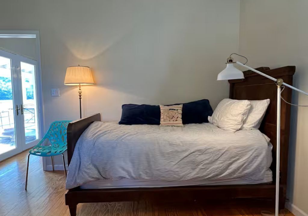 Photo of Bedroom in College City
