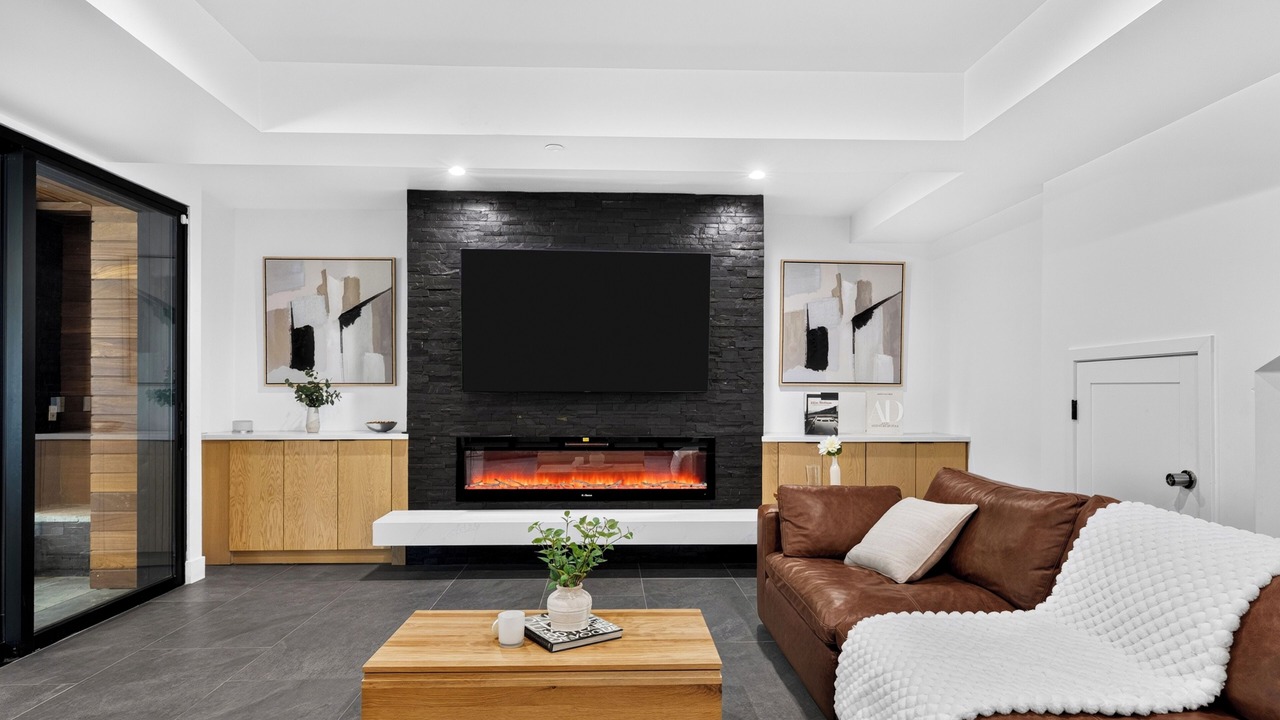 Photo of Livingroom in Summit Estates
