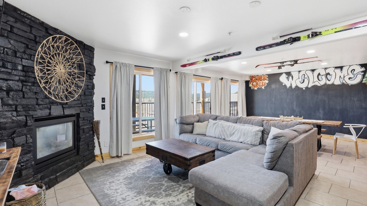 Photo of Livingroom in Meadow View Heights