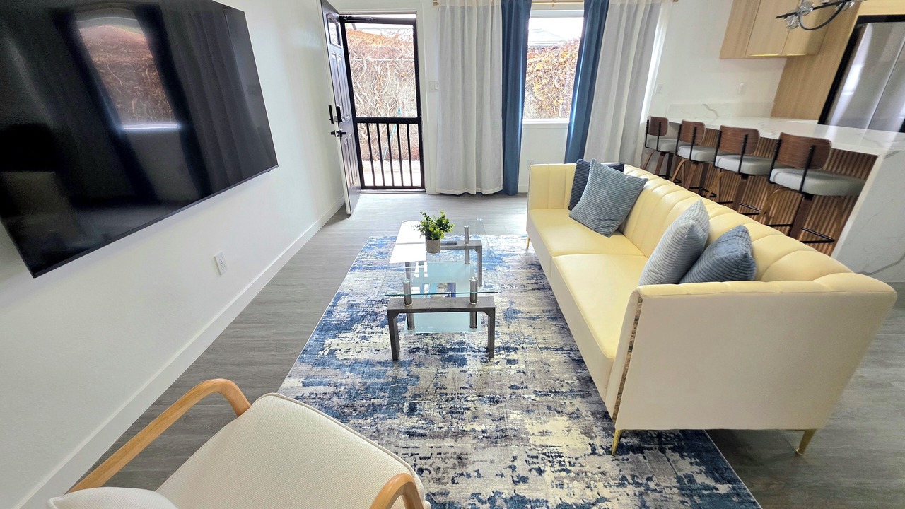 Photo of Livingroom in East Side Capistrano