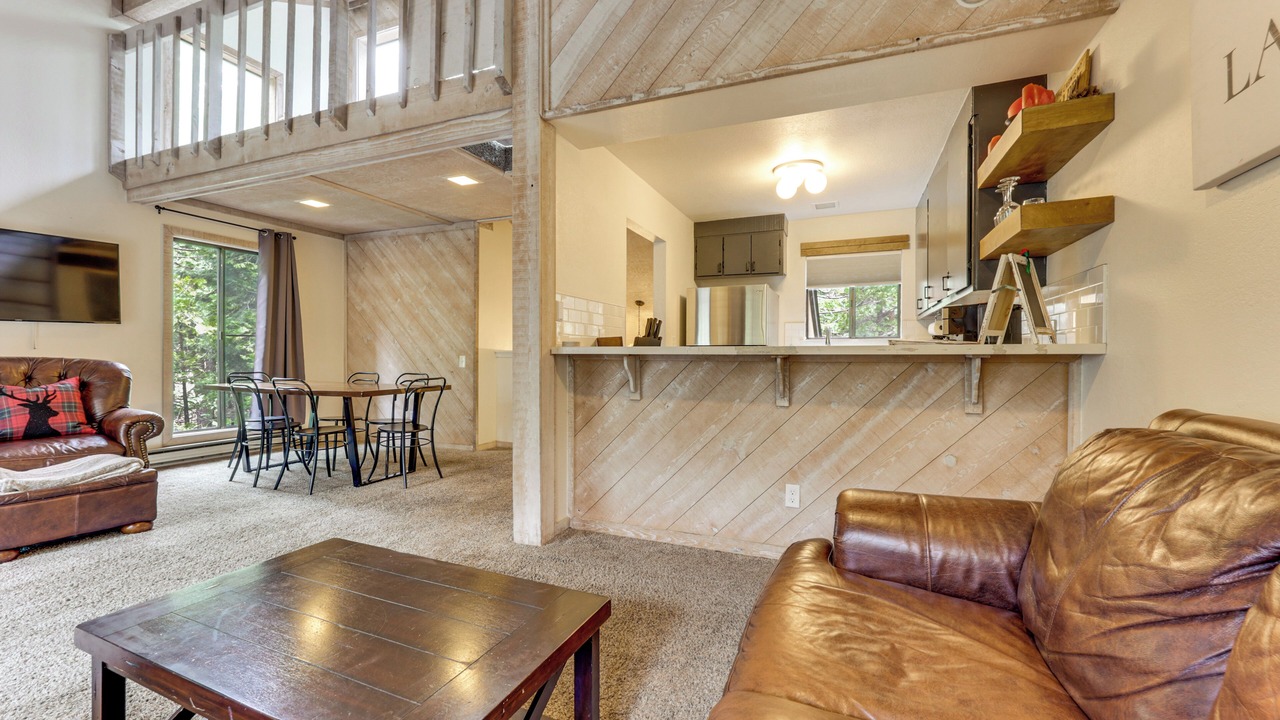 Photo of Livingroom in Shaver Lake