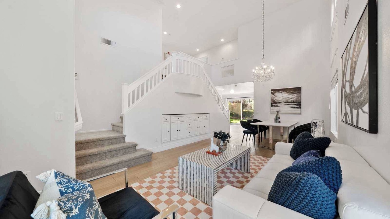 Photo of Livingroom in Foothill Ranch