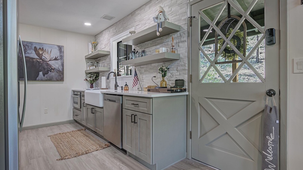 Photo of Kitchen in Pine