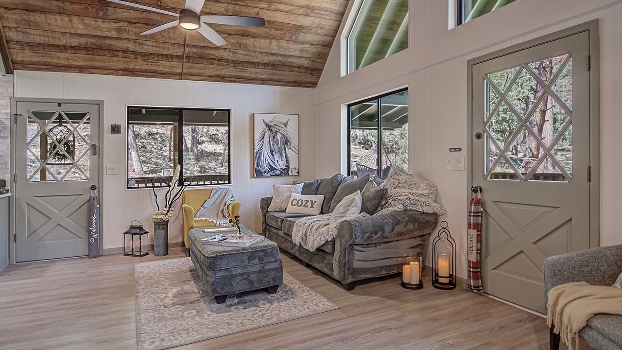 Photo of Livingroom in Pine
