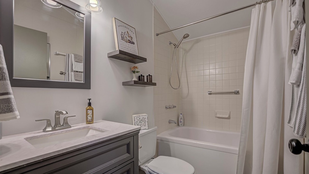Photo of Bathroom in Pine