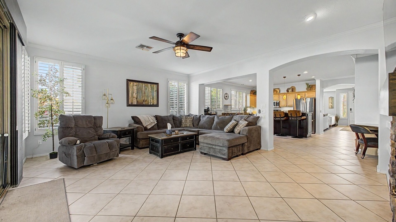 Photo of Livingroom in Foothills Club West