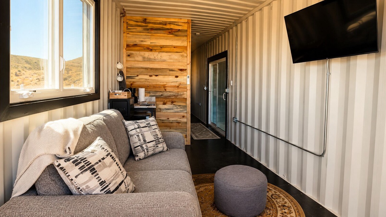 Photo of Livingroom in Dewey-Humboldt
