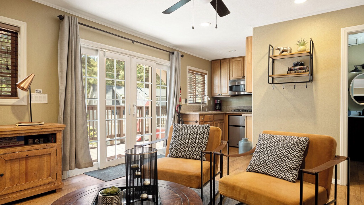 Photo of Livingroom in Green Valley Lake
