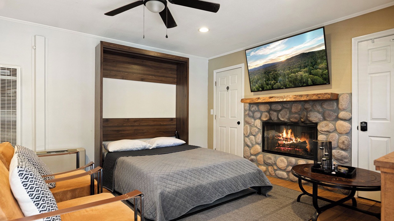 Photo of Bedroom in Green Valley Lake