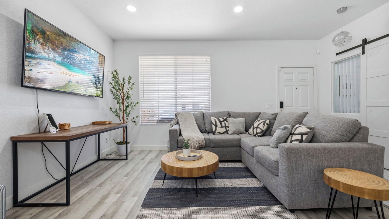 Photo of Livingroom in Victorville
