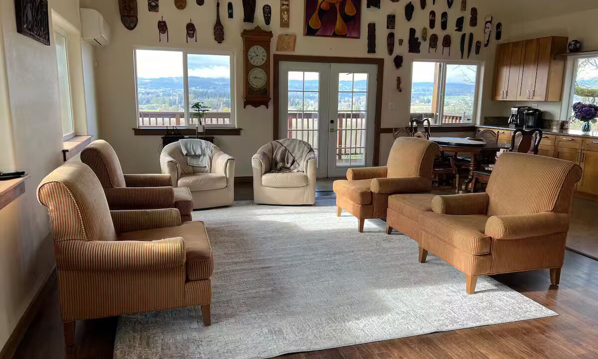 Photo of Livingroom in Hillsboro