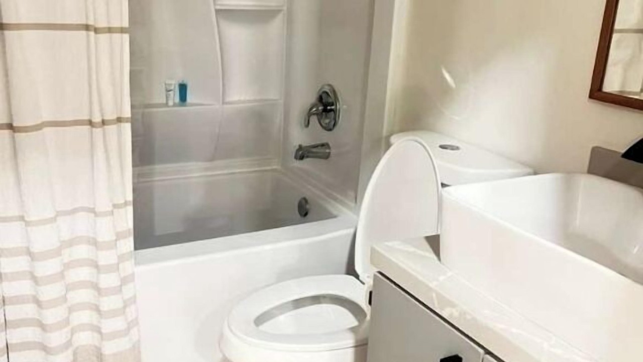 Photo of Bathroom in Lincoln Acres