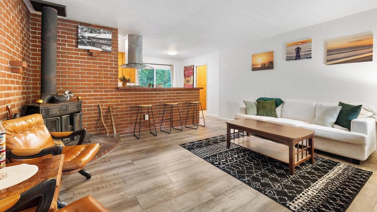 Photo of Livingroom in Springville