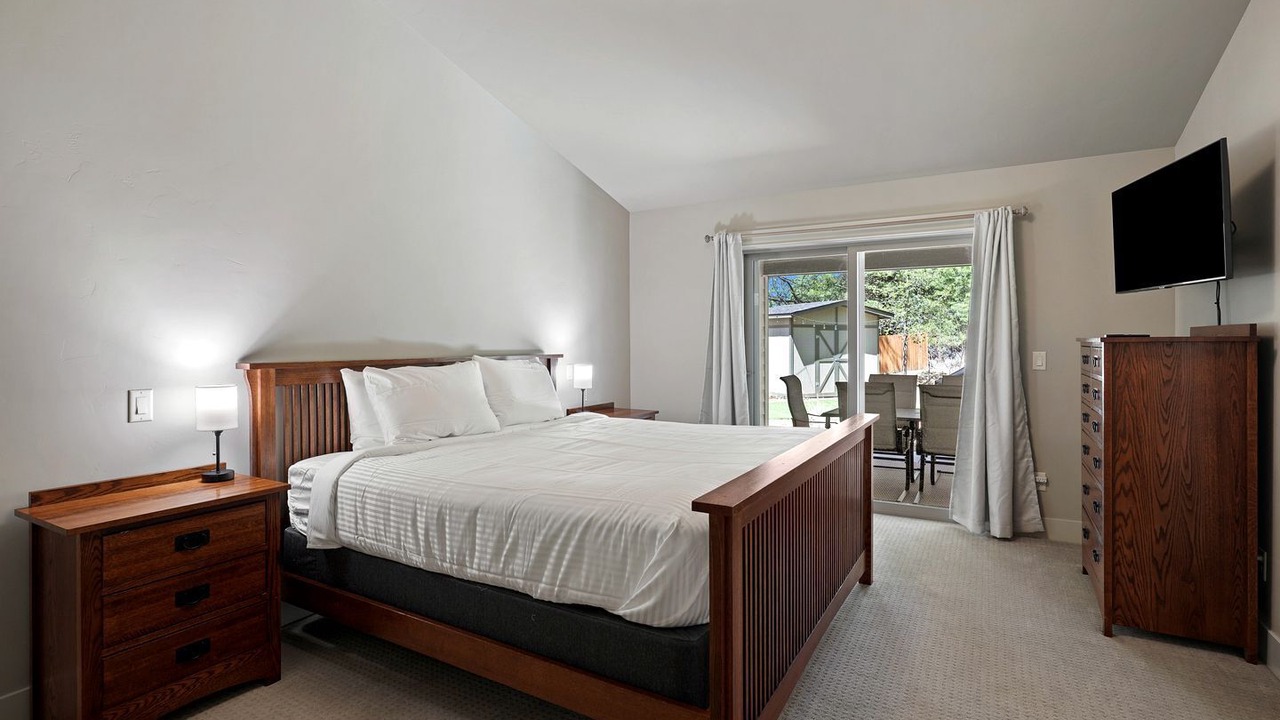 Photo of Bedroom in Deschutes River Woods