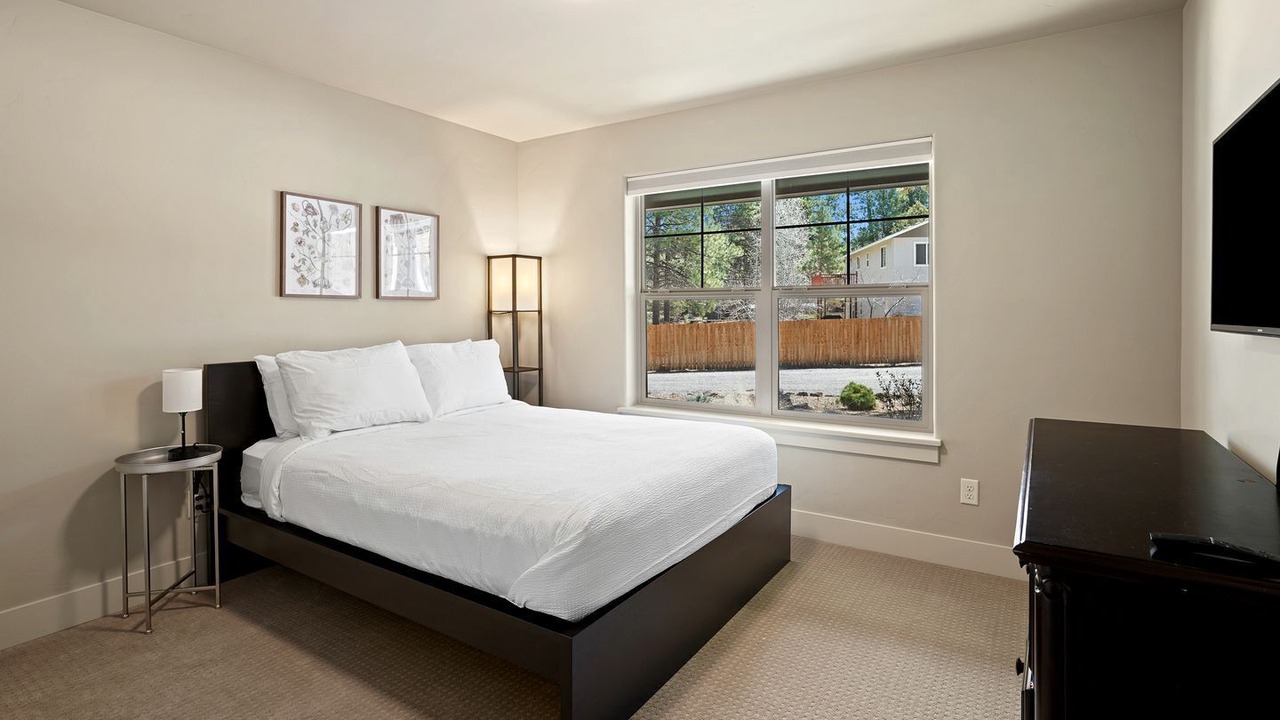 Photo of Bedroom in Deschutes River Woods