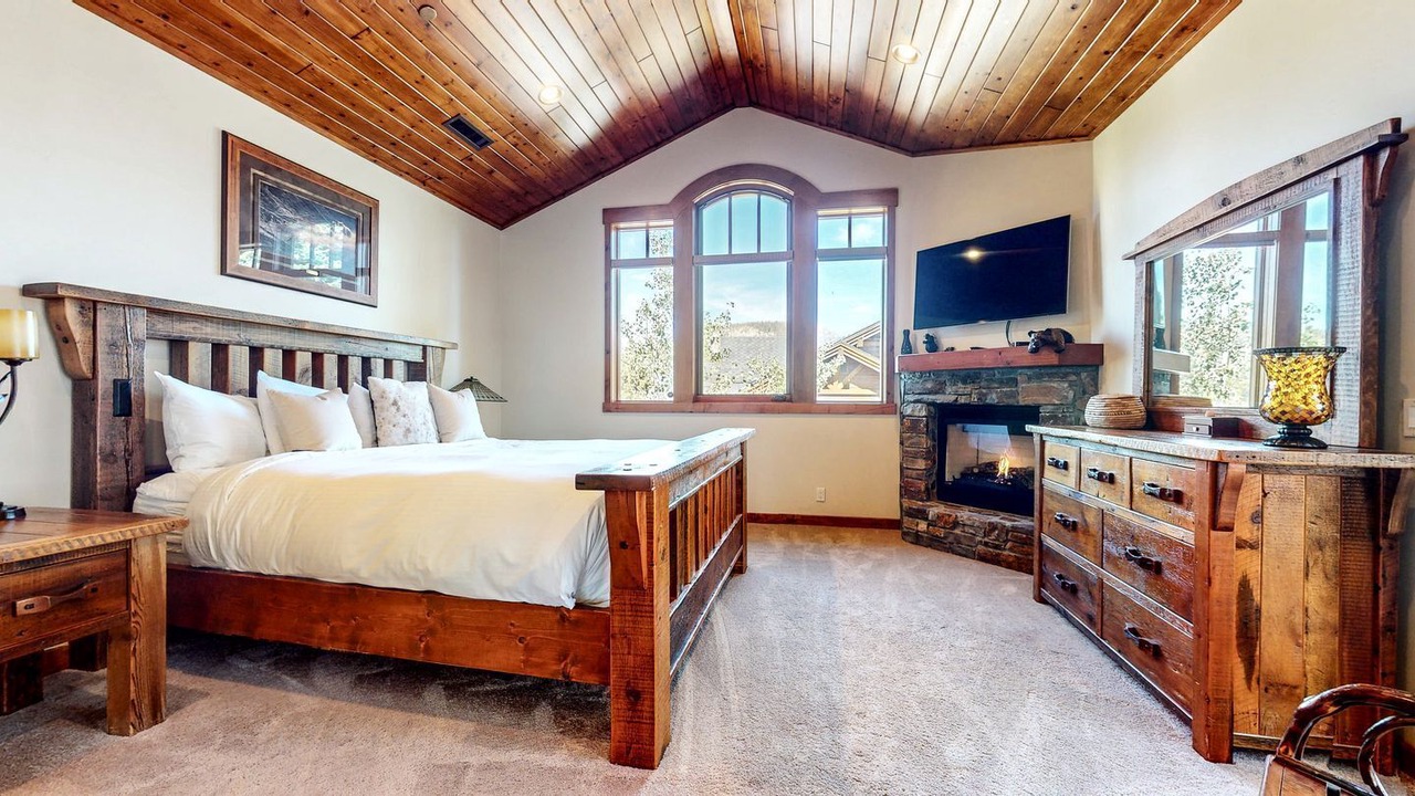 Photo of Bedroom in Mammoth Lakes