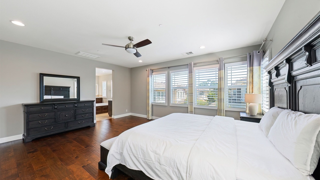 Photo of Bedroom in Lake Forest