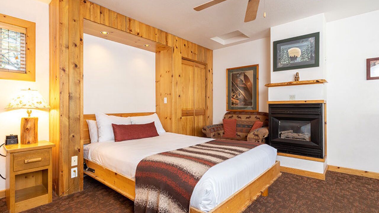 Photo of Bedroom in Tahoya Shores